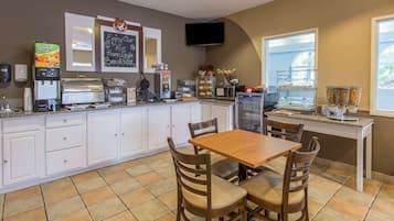Free daily continental breakfast