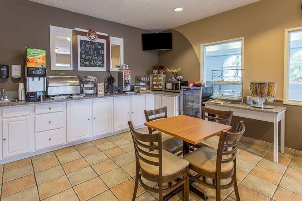 Free daily continental breakfast