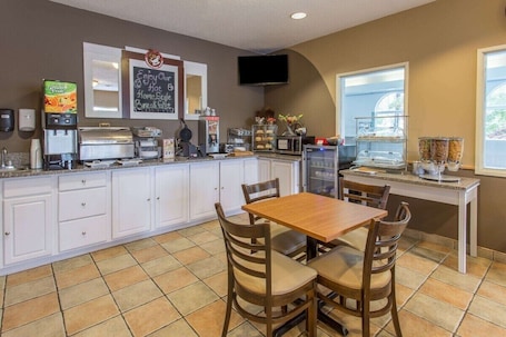 Free daily continental breakfast. Rock Island Inn & Suites Streator IL