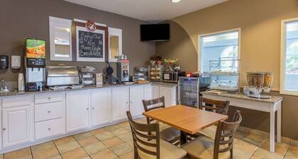 Rock Island Inn & Suites Streator IL