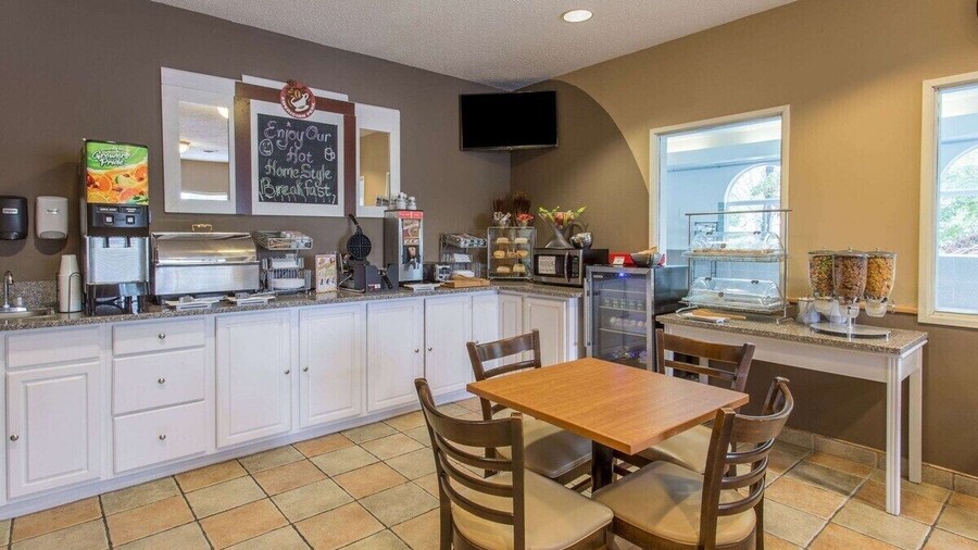 Rock Island Inn & Suites Streator IL