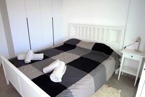 2 bedrooms, iron/ironing board, travel cot, free WiFi