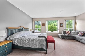 3 bedrooms, desk, iron/ironing board, free WiFi