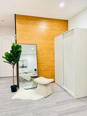 Interior - Pet friendly private backyard Garden studio (Pickering)