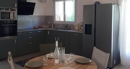 Beautiful Chalet with sea view