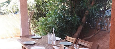 Outdoor dining