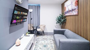 Apartemen | Area keluarga | TV