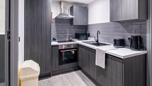 Apartemen | Dapur pribadi | Lemari es, microwave, oven, dan kompor