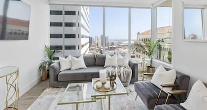 Luxury Apt in Beautiful Downtown San Diego with Epic Amenities