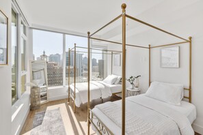 2 bedrooms, desk, iron/ironing board, WiFi