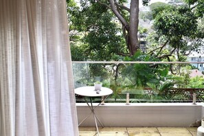 Interior - Sunny Beachside Bliss: Stay minutes away from the Coogee Shoreline
(COOGEE)