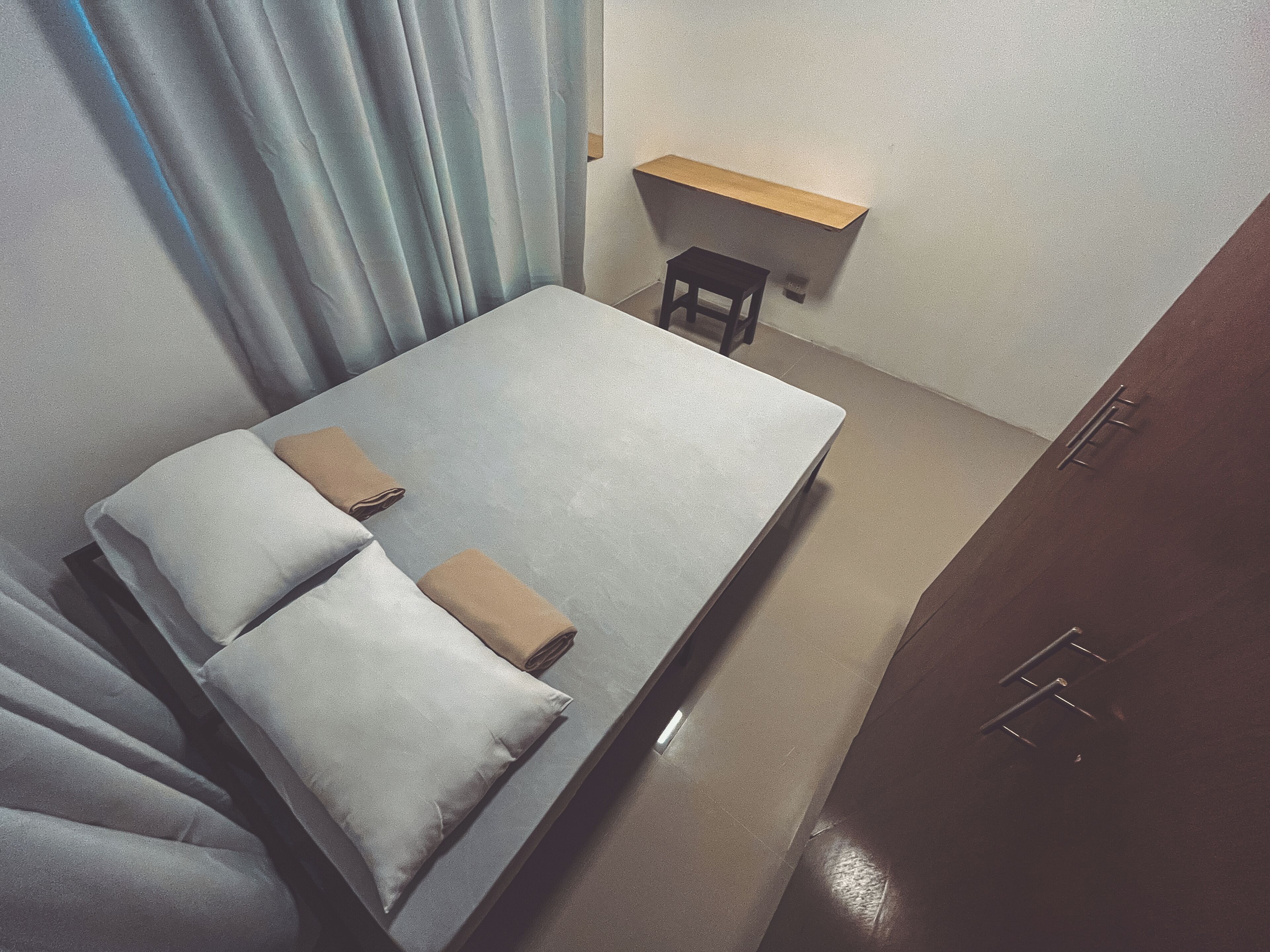 4 habitaciones, tabla de planchar con plancha y wifi gratis 