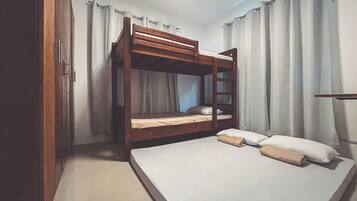 4 bedrooms, iron/ironing board, free WiFi, bed sheets