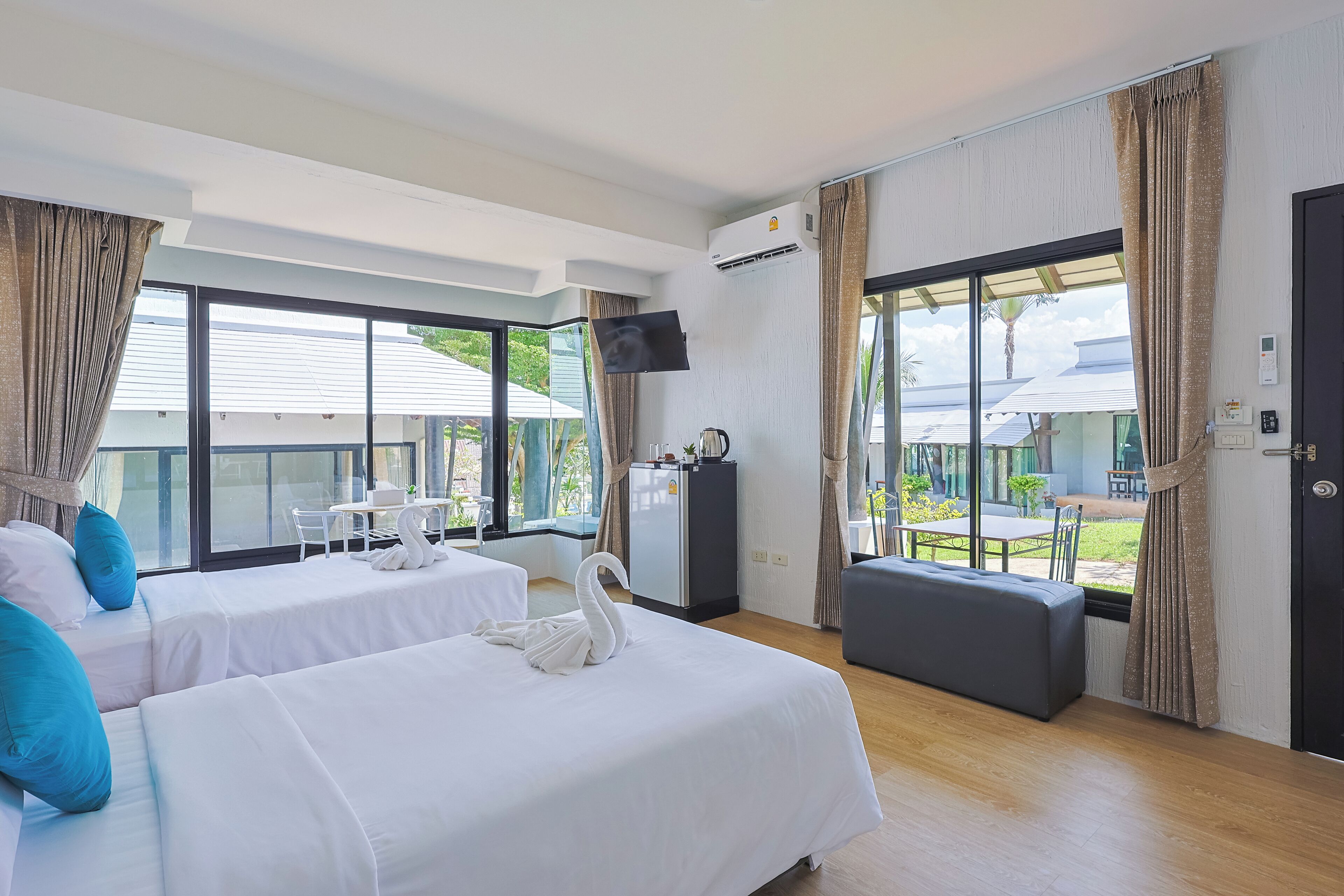 华丽双床房, 花园景观 | 客房内保险箱、熨斗/熨板、  免费 WiFi