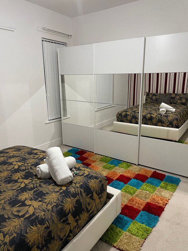 Manchester - 1 Bed- Garden - Parking - Manchester