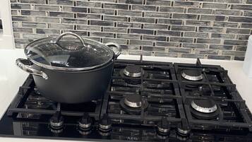 Ferienhaus | Eigene Küche | Kühlschrank, Mikrowelle, Ofen, Herdplatte