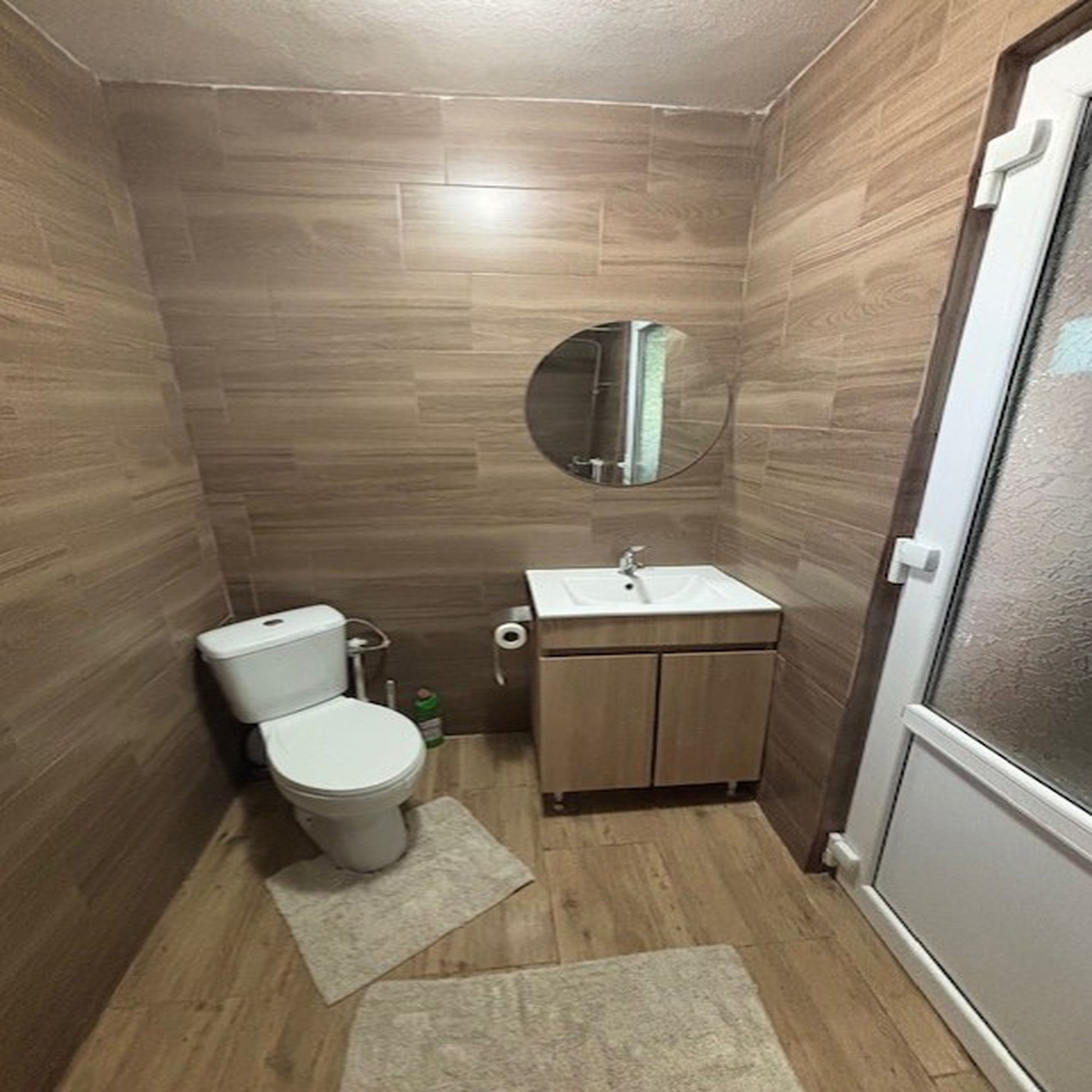 تجهيزات دش، مجففات شعر، مناشف، صابون