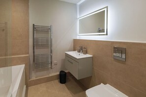 Hair dryer, towels - Airport Flat with Private Parking & EV Charger (Cheshire)