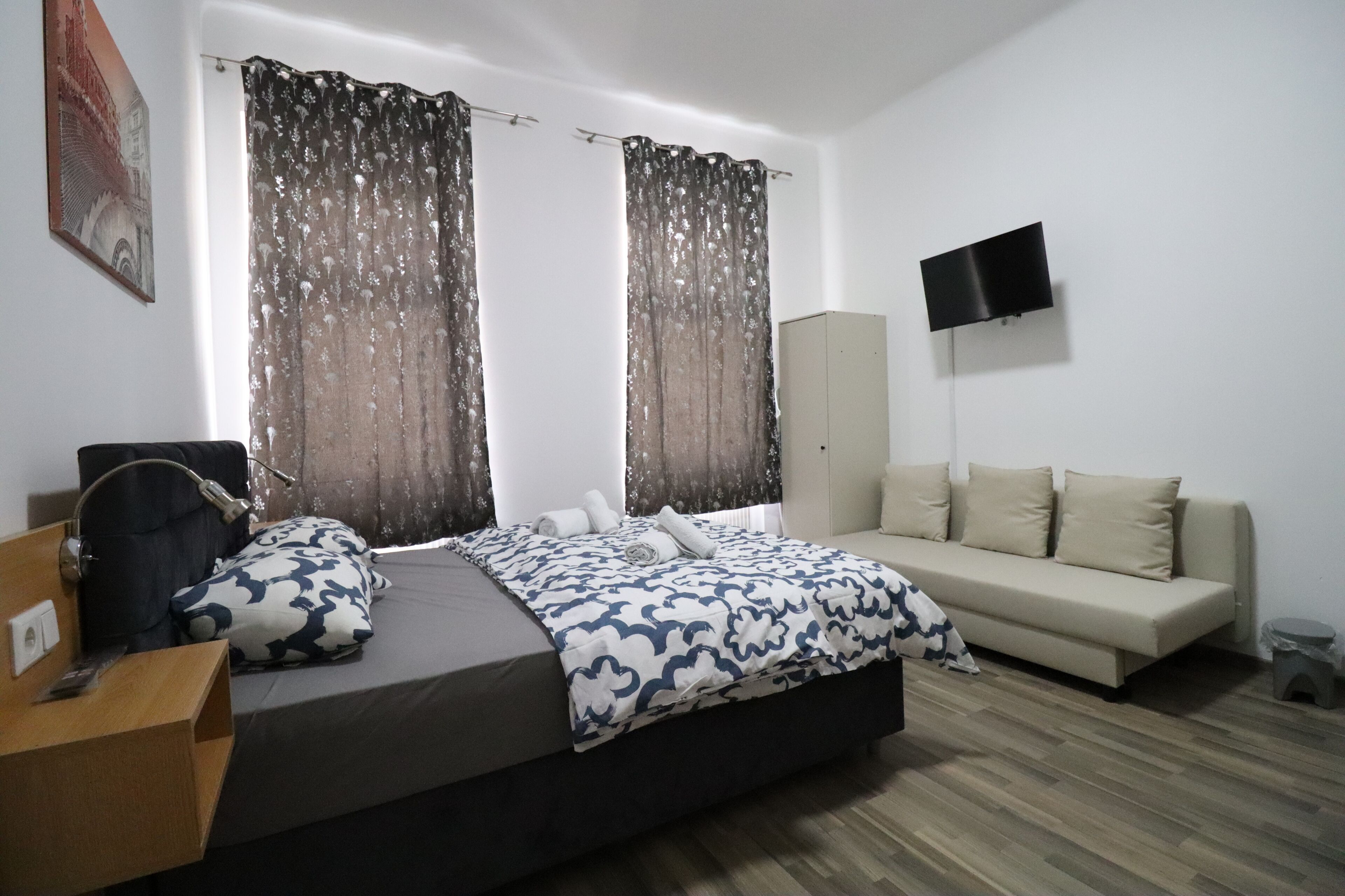 Photo - Grey Palazzo 1050 Vienna