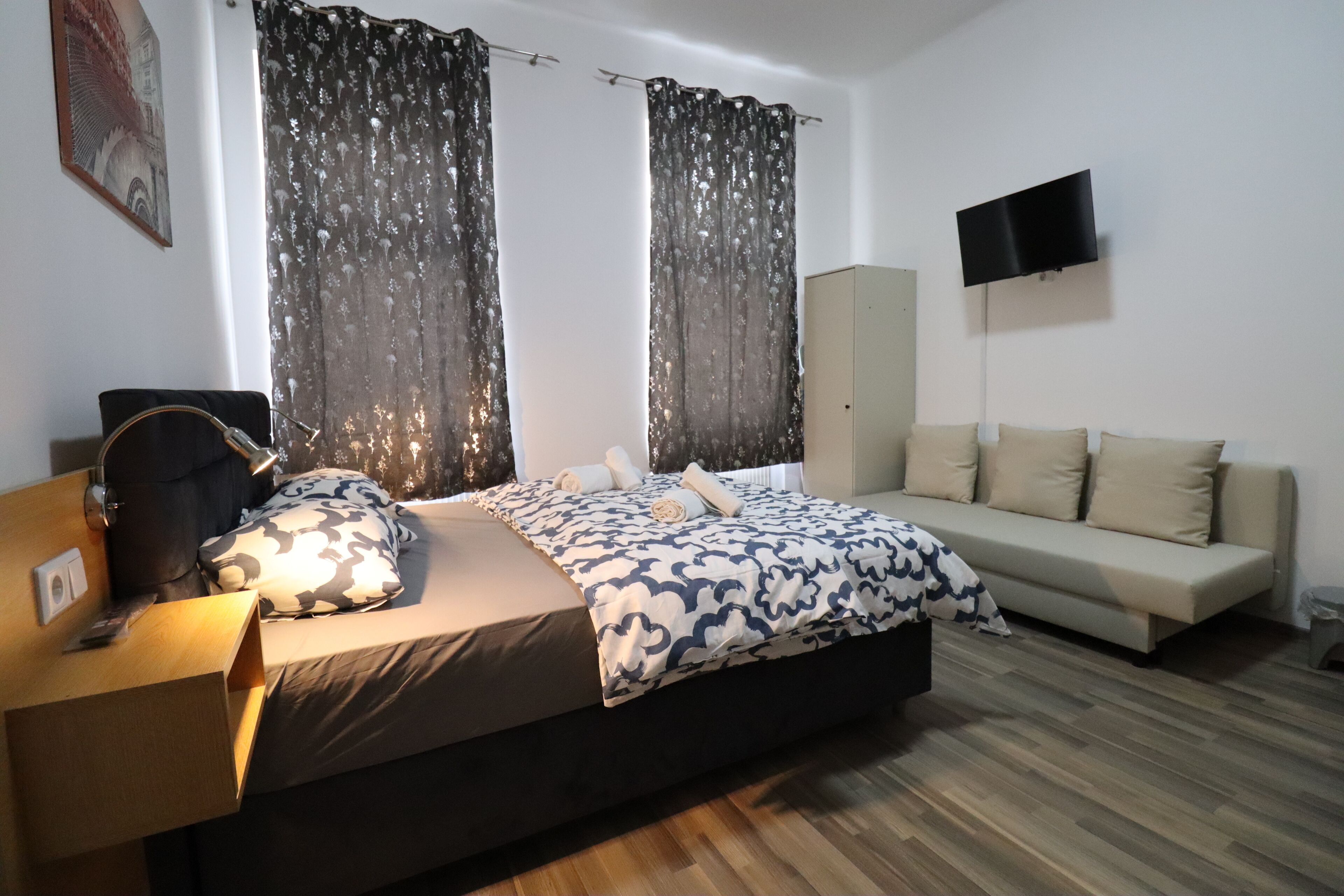 Photo - Grey Palazzo 1050 Vienna