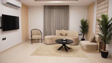 Studio suite | Woonruimte | Televisie