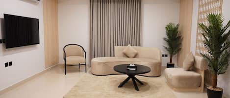 Studio Suite | Living area | TV