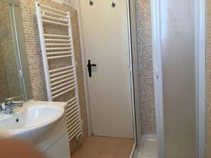 Ducha, secador de pelo, bidet