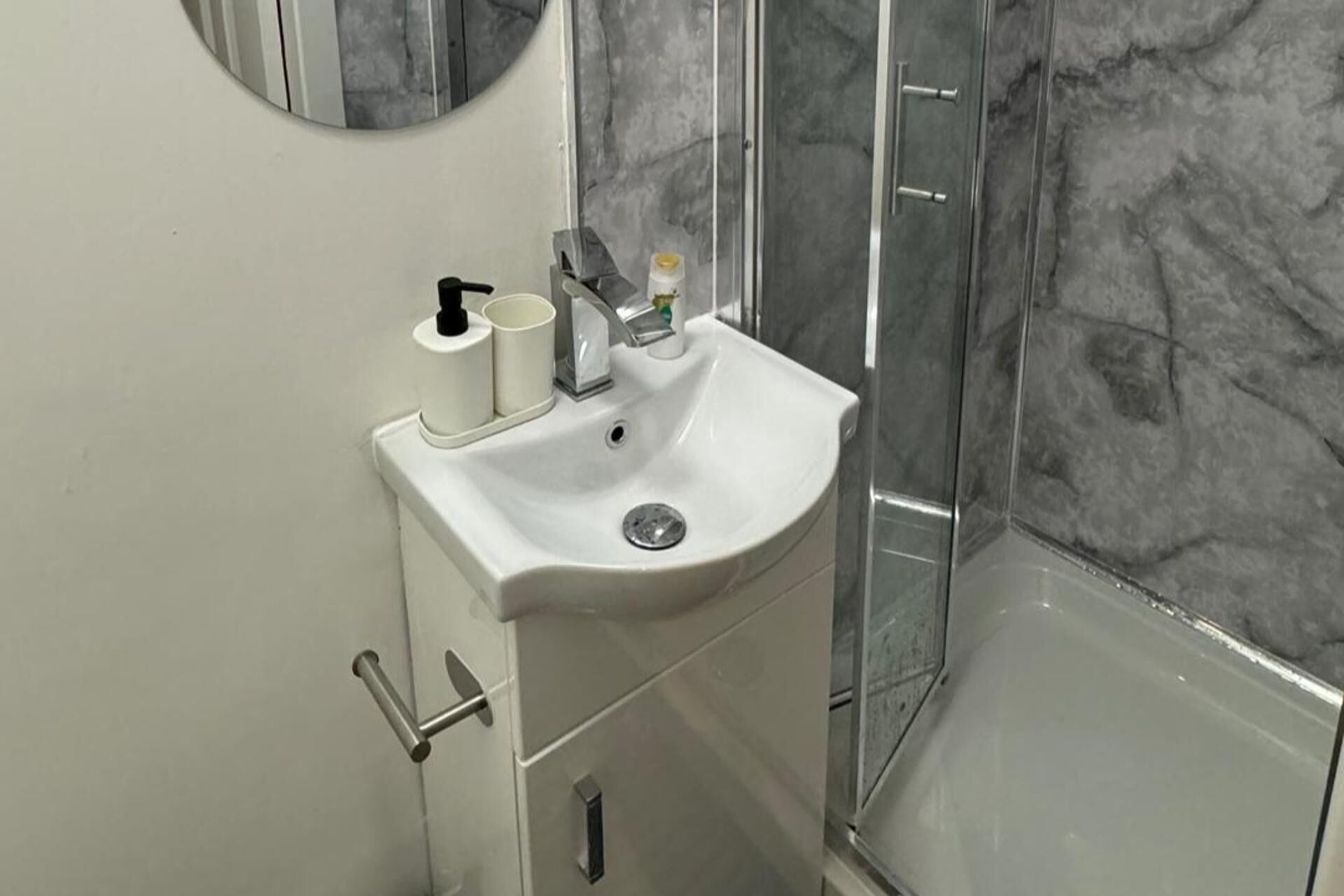 Ducha, secador de pelo, toallas