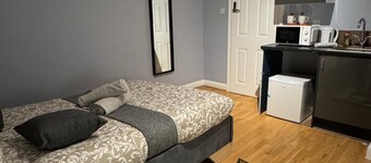 Studio - Sleeps 2 - Parking - Close to Paddington