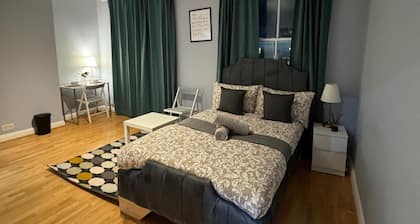 Studio - Sleeps 2 - Parking - Close to Paddington
