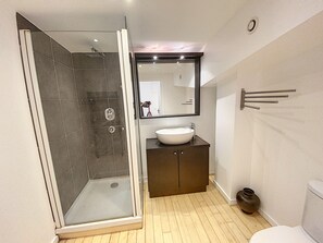 Jetted bath, hair dryer, toilet paper - Magnificent 158m² loft in Caluire le bas, 10mm from Lyon 6, (Caluire-et-Cuire)