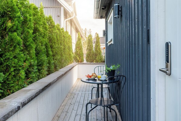 Outdoor dining - Charming cottage - Perfect for both adventure and relaxation (Stockholms län)