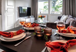 Dining - Charming cottage - Perfect for both adventure and relaxation (Stockholms län)