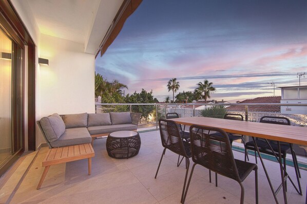 Villa | Dining - Modern Villa Near Costabella Beach (Marbella)