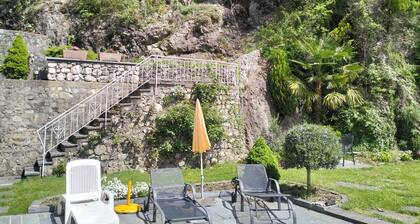 Villa in Caslano Ticino Private house with pool, 150 m from Lake Lugano.