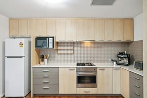 Fridge, microwave, oven, stovetop - Spacious, Quiet, Luxury 2BR Apartment in the Heart of Fremantle (Fremantle)