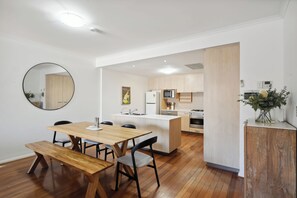 Dining - Spacious, Quiet, Luxury 2BR Apartment in the Heart of Fremantle (Fremantle)