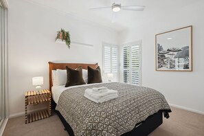 2 bedrooms, iron/ironing board, WiFi, bed sheets - Spacious, Quiet, Luxury 2BR Apartment in the Heart of Fremantle (Fremantle)