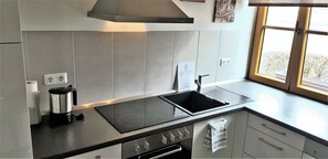 雪櫃、微波爐、焗爐、爐具