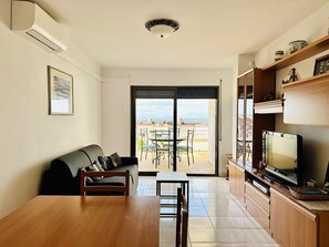 TV - Quiet Apartment with Air Conditioning, Parking, Nice View (Roses)
