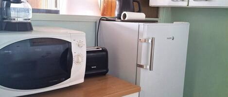 Fridge, microwave