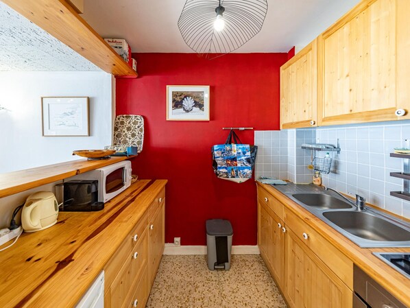 Fridge, microwave, cookware/dishes/utensils