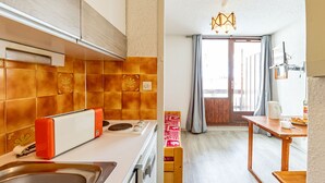 雪櫃、微波爐、廚房用具/餐具/器皿