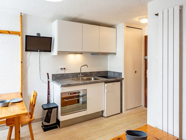 Fridge, microwave - Charming 19m² studio for 4 in Saint-François-Longchamp (Saint-François-Longchamp)