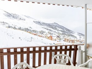 Property grounds - 8-person apt at the slopes, south-facing balcony, central location (Saint-François-Longchamp)