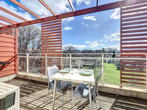 Air-conditioned accessible apartment with pool