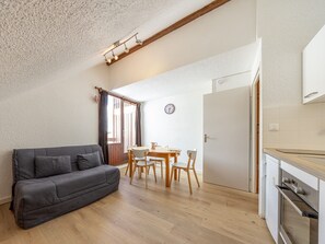 TV - Charming 24m² studio for 4, ski-in ski-out, near spa center (Saint-François-Longchamp)