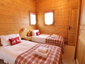 5 bedrooms, desk, free WiFi