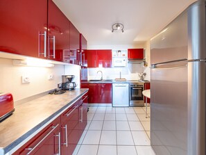 Kylskåp, mikrovågsugn och diskmaskin