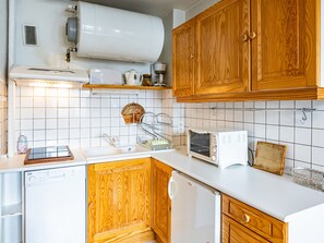 Kylskåp och diskmaskin